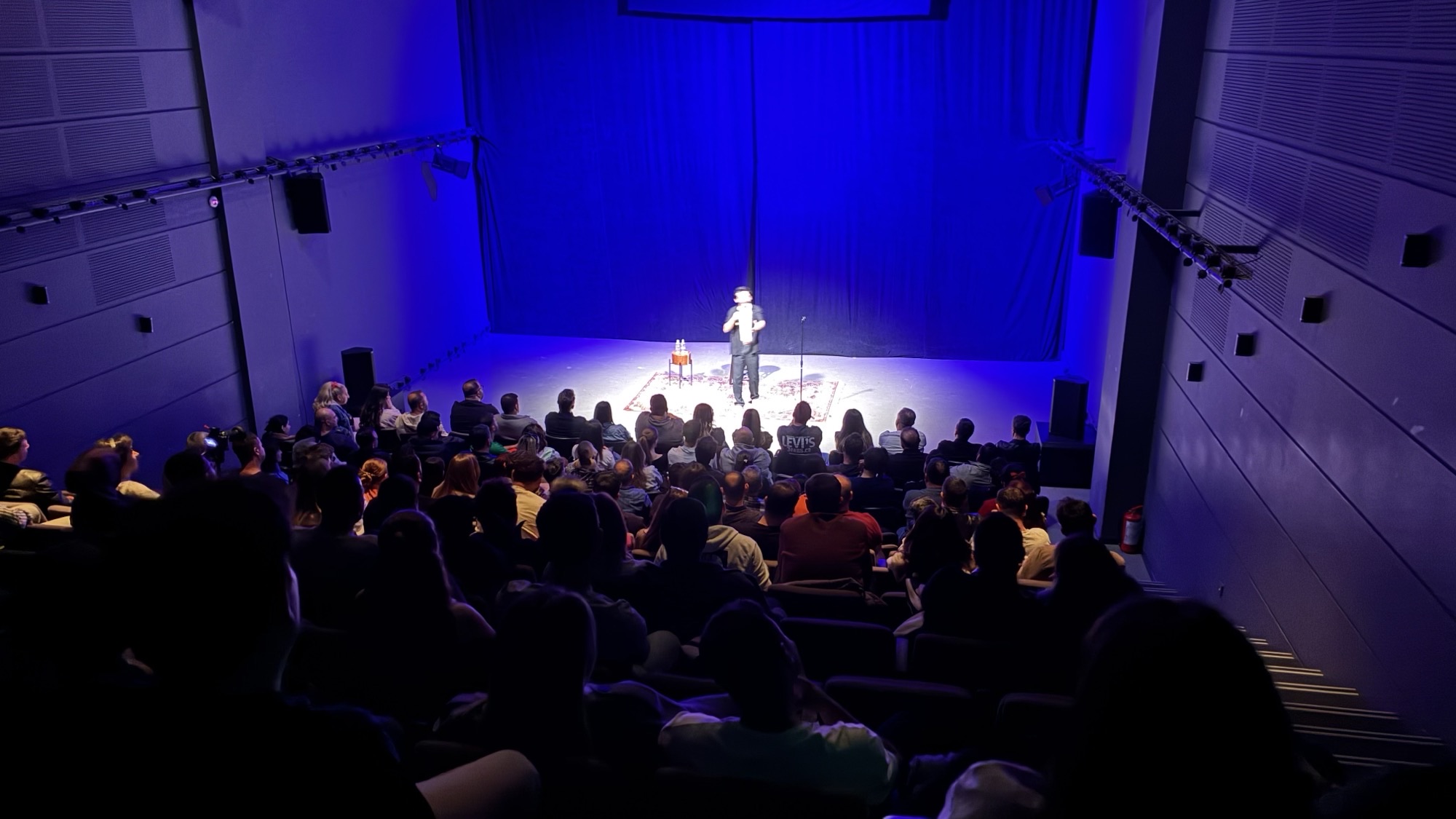 Funny Dünya, Podyum Sanat Mahal'de dolu salon